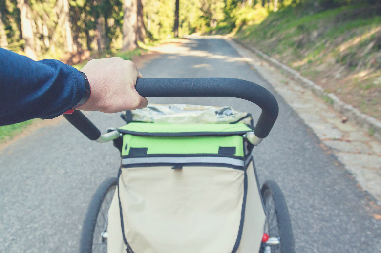 lightweight jogging stroller give a smoother and safer ride to babies