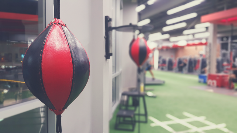 A double end bag is used by boxers and MMA fighters to increase their agility and speed, as well as develop their hand and eye coordination for the ring