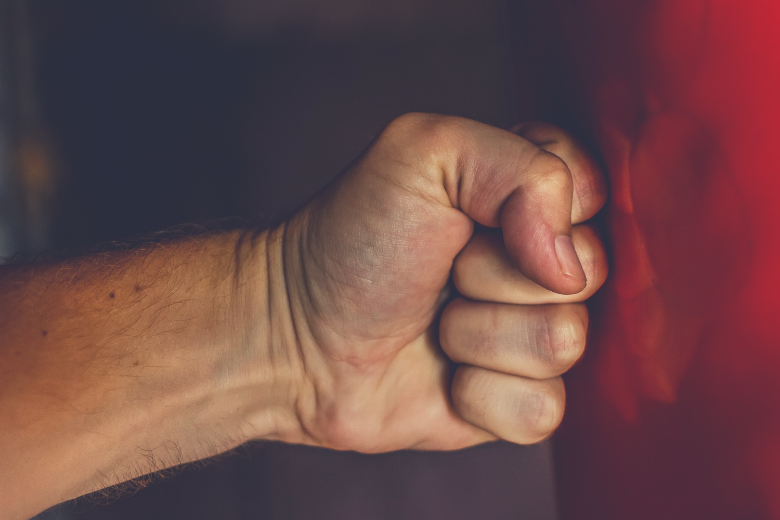 A heavy bag can be a great cardio workout that can help you get toned and build lean muscle.