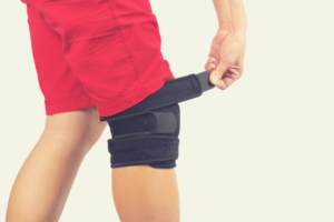 Choosing to wear the best compression knee wrap can help to reduce knee inuries.